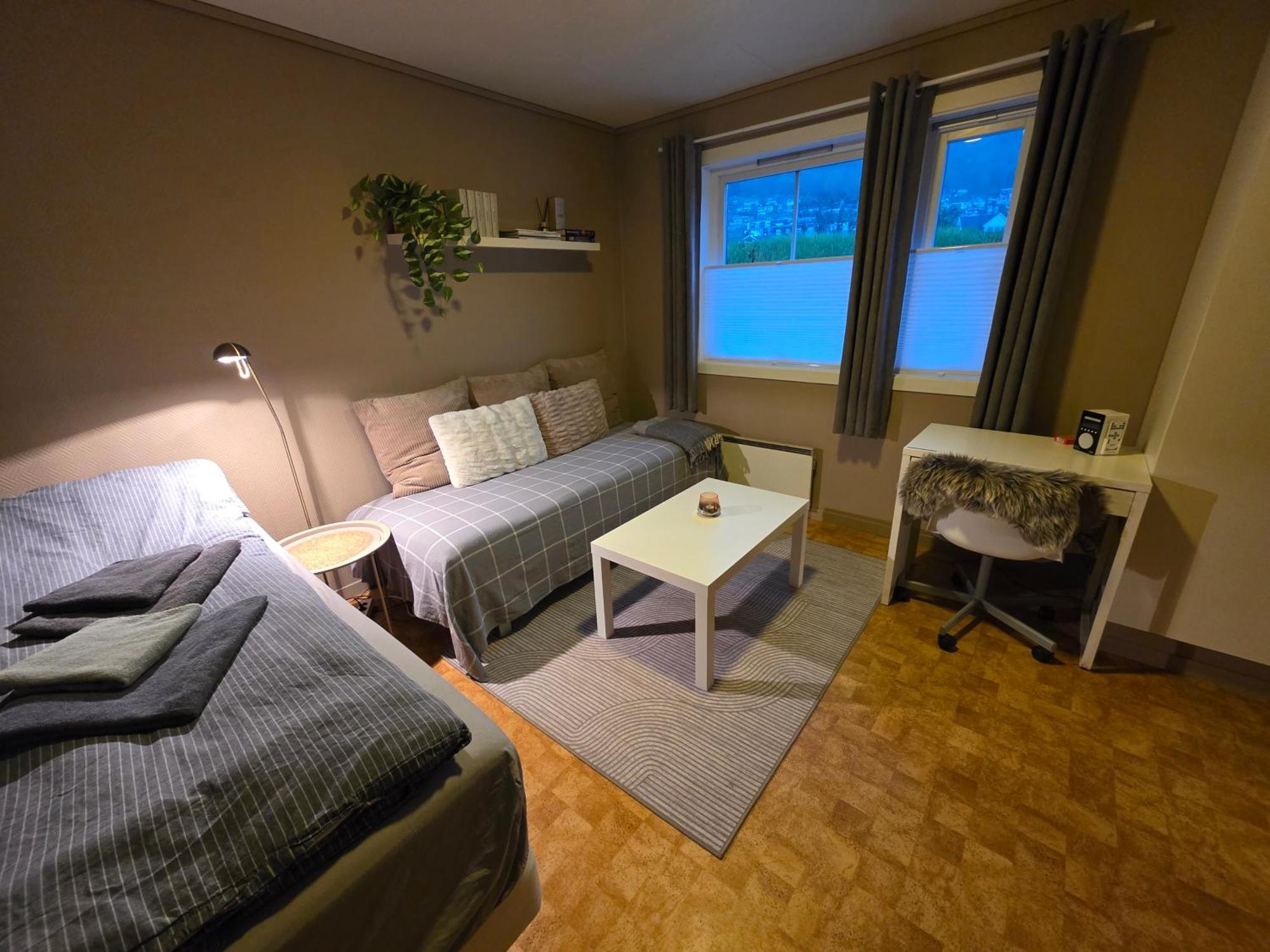 Rom Sentralt I Sogndal Vandrarhem Exteriör bild